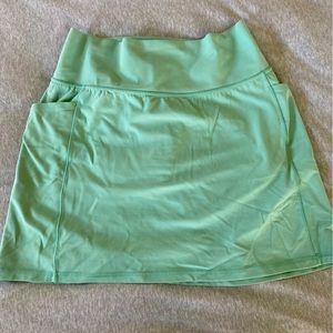 Athleta Salutation Stash 16.5 inch skort, size M light green